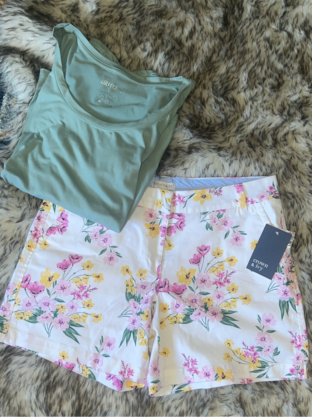 White crown & ivy shorts w/ Pink and Yellow Florals
NWT
